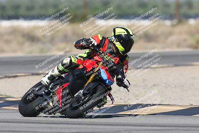 media/Oct-13-2025-Moto Forza (Mon) [[a66d839500]]/3-B Group/Session 3 (Turn 16)/